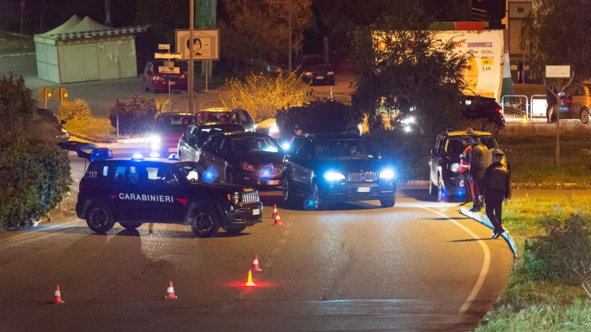 barbat italia bucata deget uman mancare