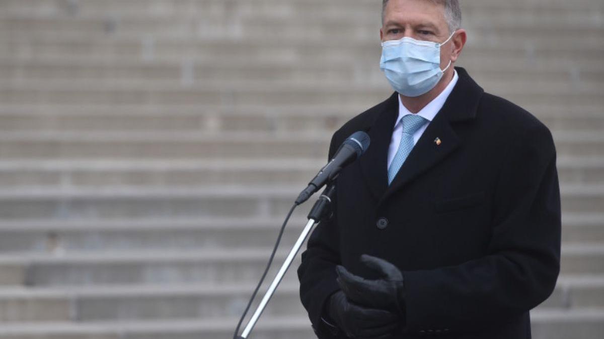 klaus iohannis vaccin politicieni