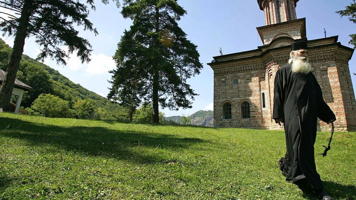 calugar coronavirus fugit spital manastirea lainici