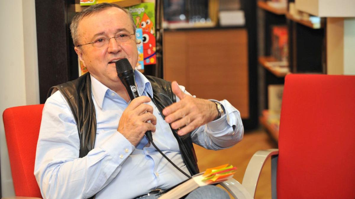 ion cristoiu iohannis e intr un olimp din care ne mustra cu degetul