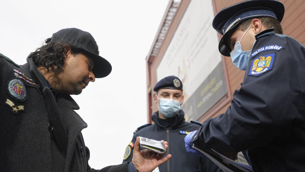 politisti masti neconforme