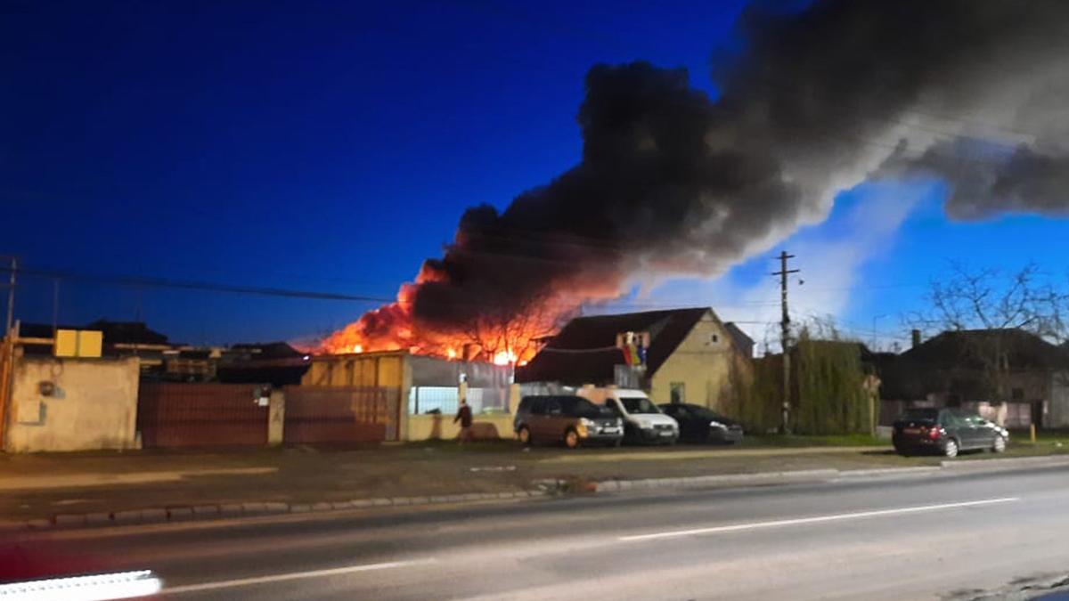 supermaket flacari incendiu arad