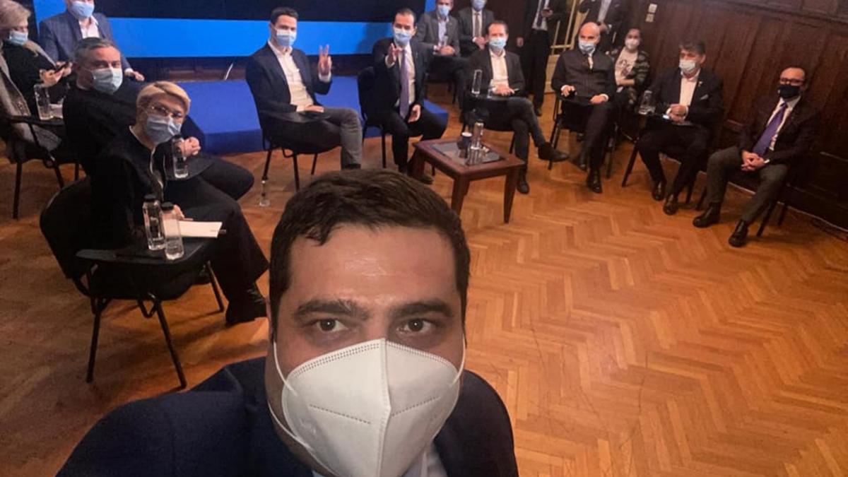 detaliul surprinzator care apare in fotografiile de la sedinta pnl in care s a decis propunerea lui