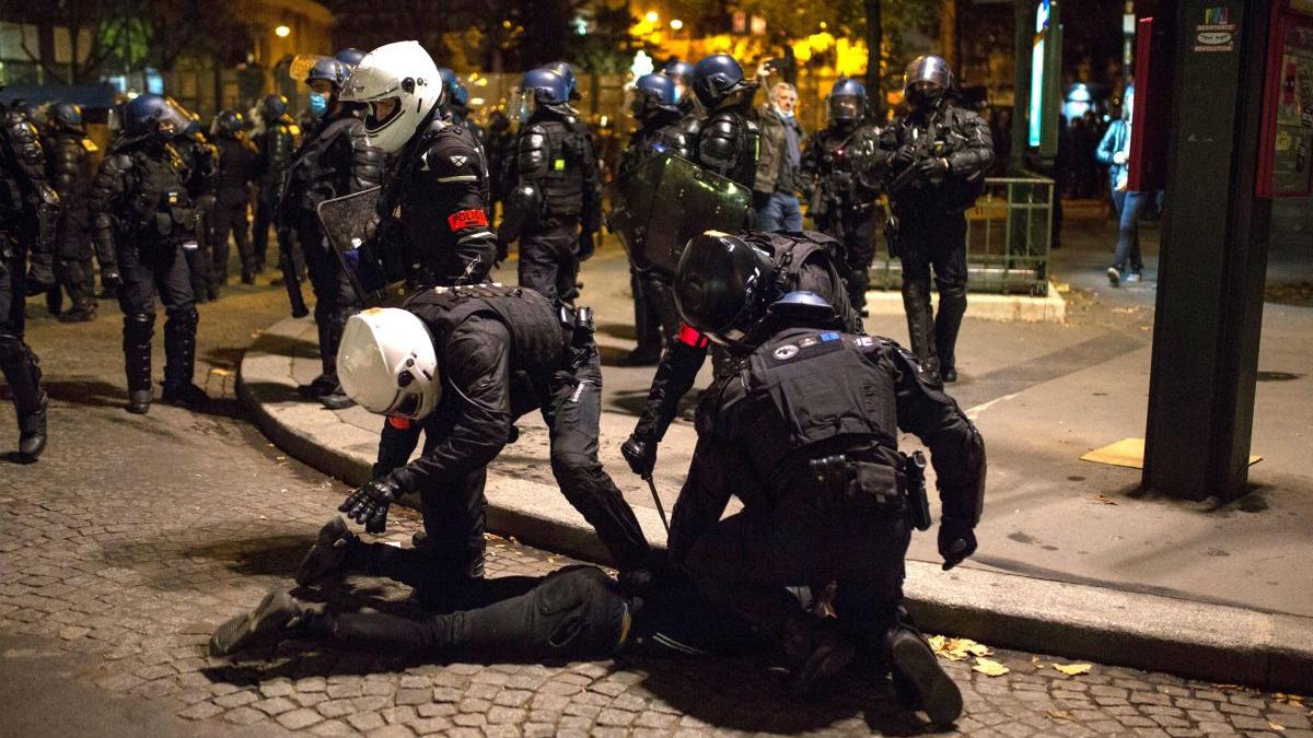 proteste violente franta paris lege strada