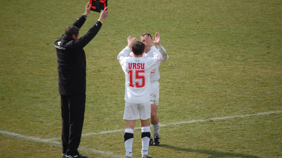 fotbalist infectat covid 19 a murit