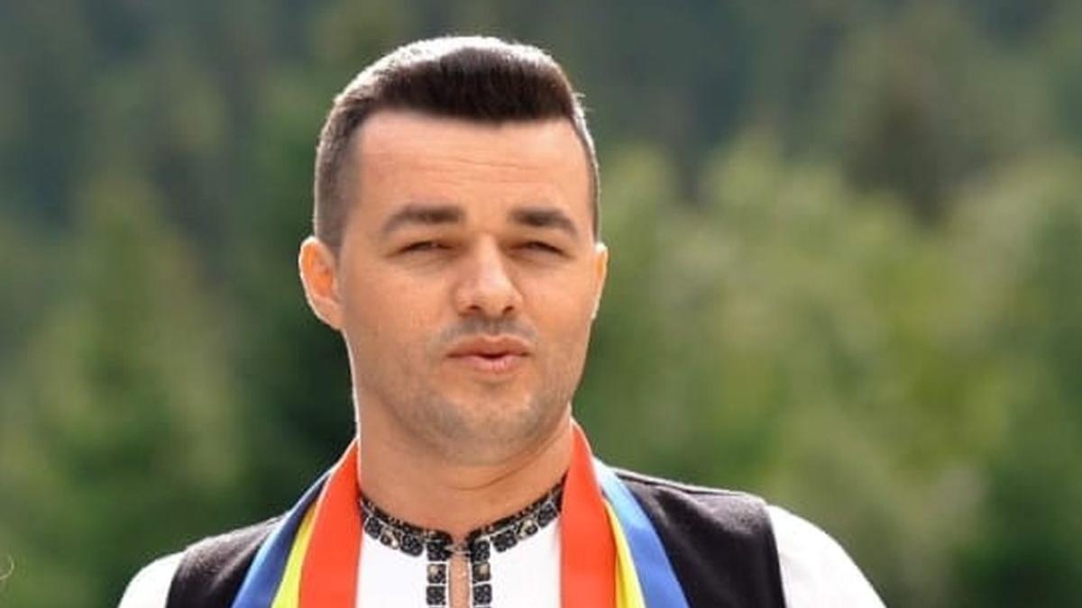 Doliu în muzica populară! Dumitru Stroie, solist în grupul "Junii de la Jidvei", şi-a pierdut viaţa în cumplitul accident din Argeş