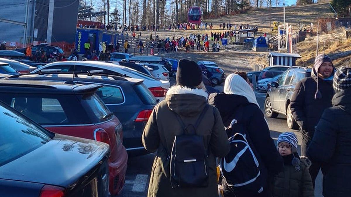 coada uriasa telegondola sinaia