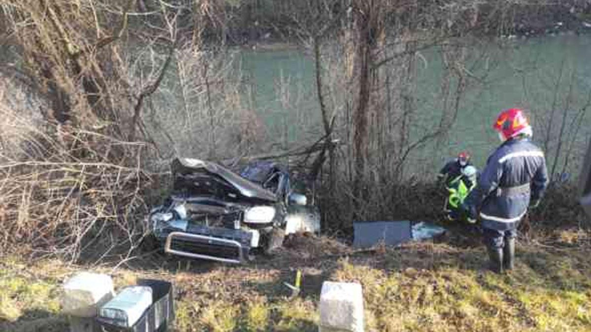 doua persoane ranite masina rastunata raul somes