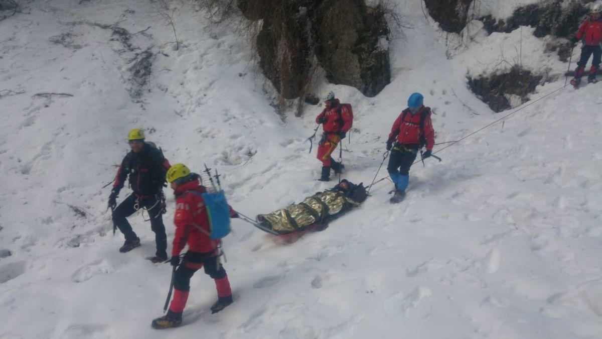doi alpinisti morti bucegi poze