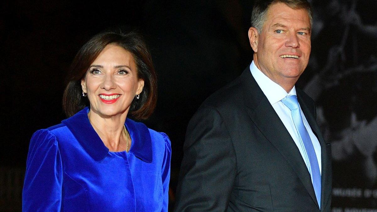 klaus iohannis sotie slujba biserica sibiu