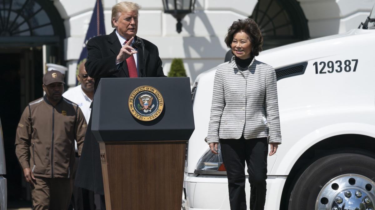 ministru cabinetul trump demisie violente capitoliu