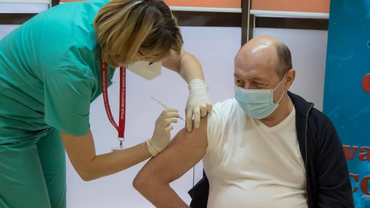 traian basescu vaccinat impotriva covid 19
