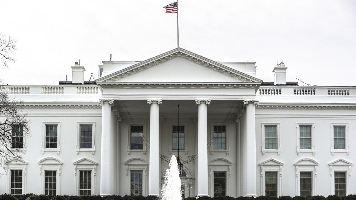 pentagonul sute de militari investire joe biden