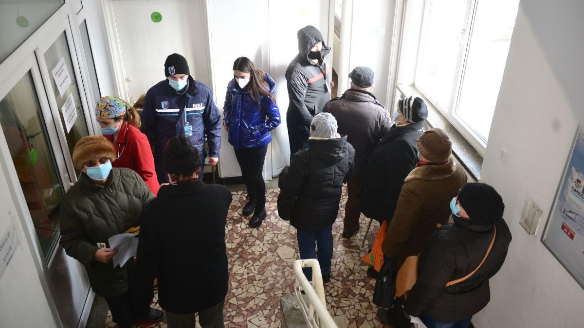 romanii revoltati platforma de vaccinare sute frig