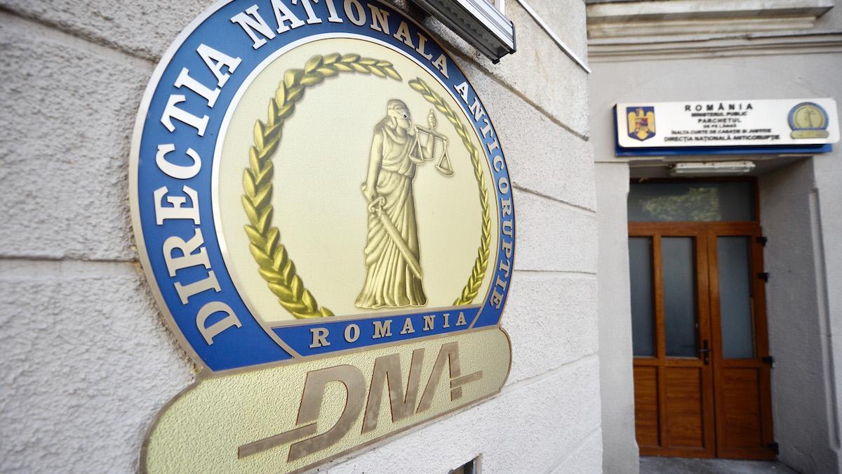 angajat rahova retinut primea 12 000 euro droguri inchisoare