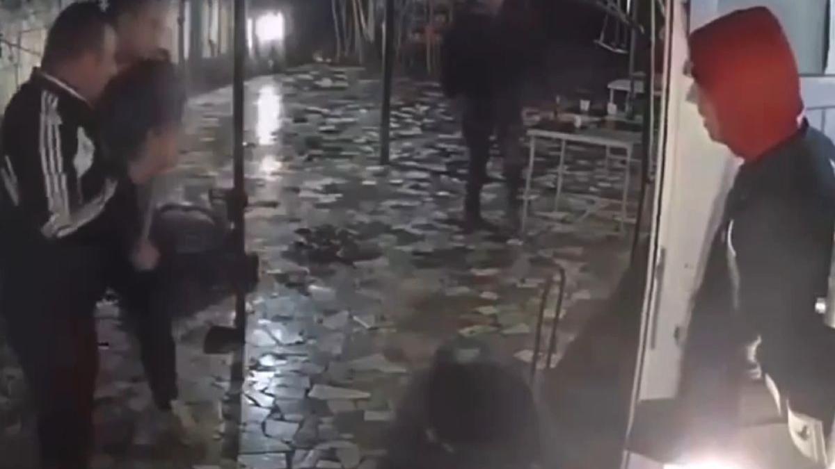 barbati batuti terasa bar olt