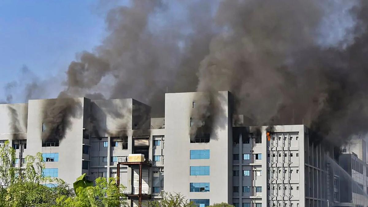 5 oameni carbonizazi incendiul serum institute india