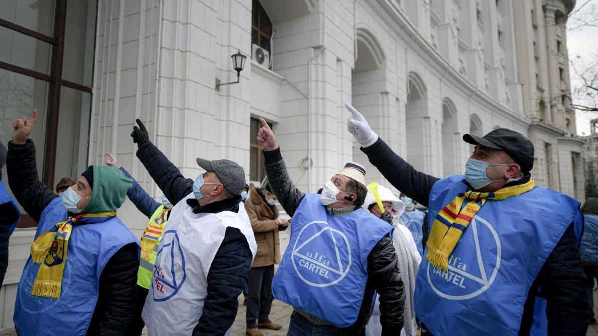 proteste guvern presedintie pensii salarii mari