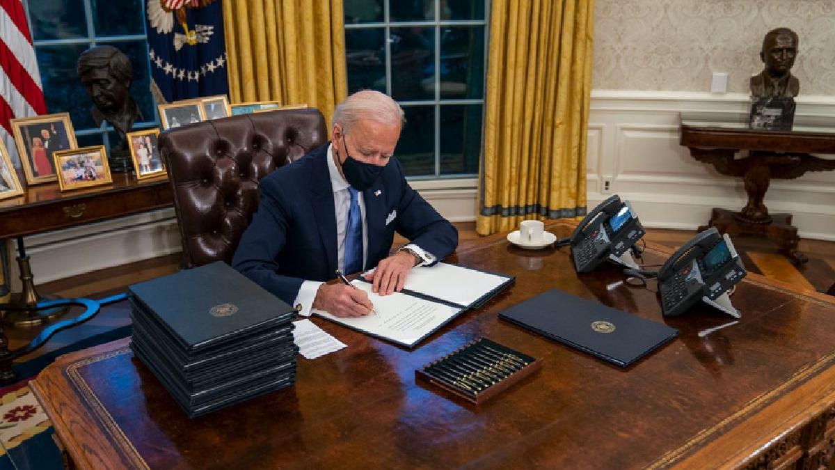 joe biden donald trump modificari biroul oval buton coca cola