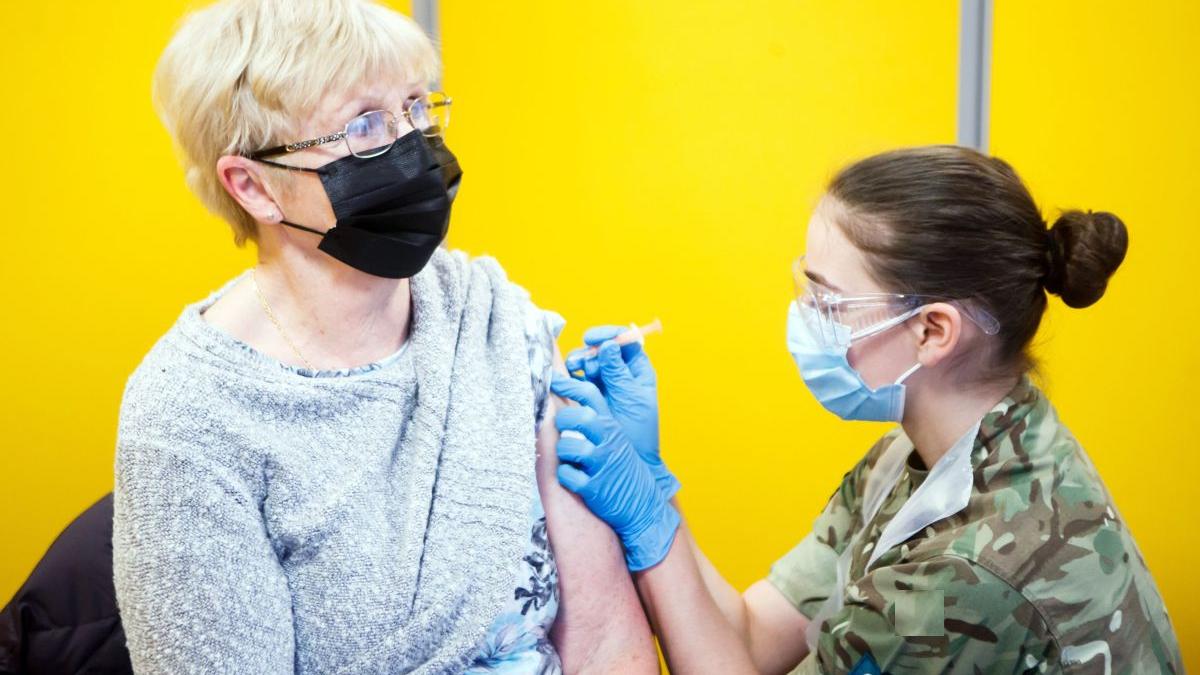 reactii adverse vaccin covid o luna vaccinare romania