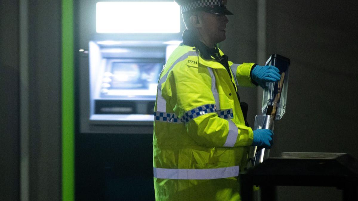 taiat macete parcare supermarket manchester