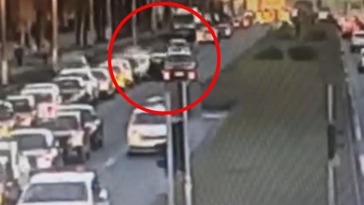 Accident GalaÅ£i Carambol Cu 6 Masini DupÄ Ce Un Sofer Cu Mercedes A Intrat In Plin In Masinile Care Asteptau La Semafor