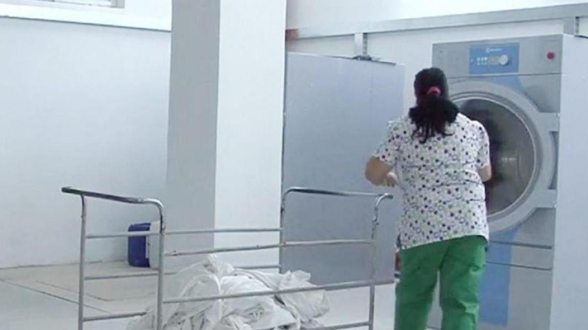 salarii uriase pentru moasele si spalatoresele de la un spital de stat romanii