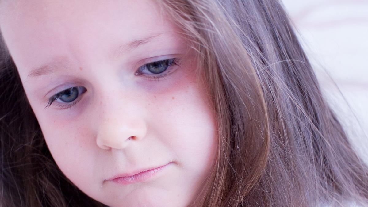 fetita maini amputate