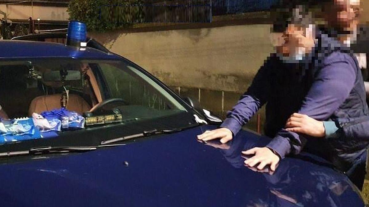 tanar arad fals politist retinut