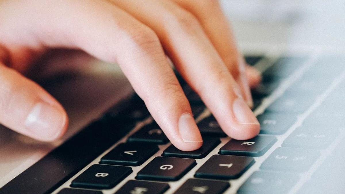 control democratic retele socializare