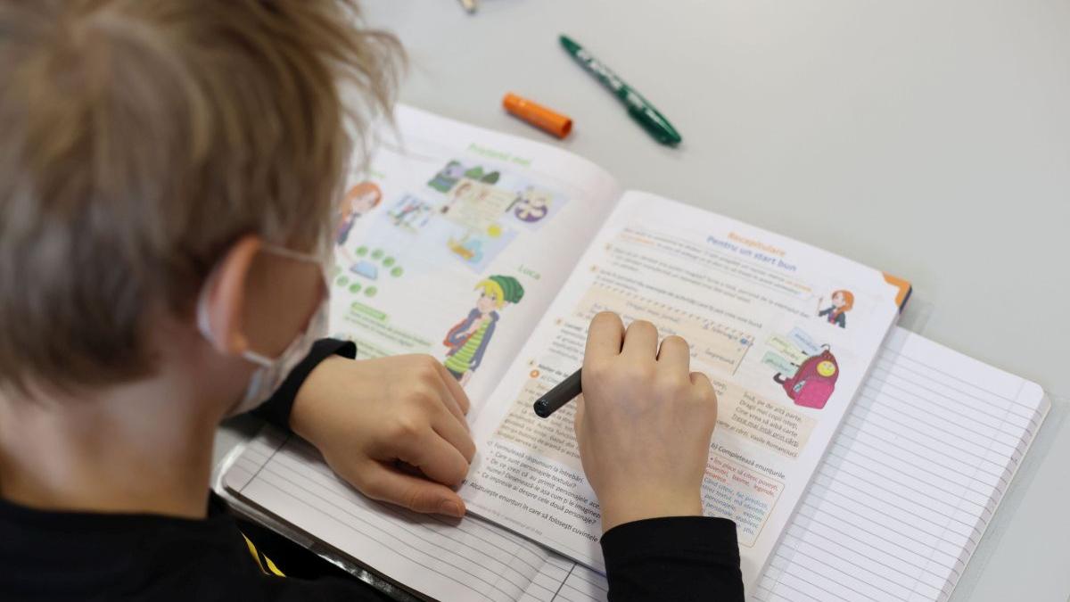 elev infectat coronavirus redeschidere scoli