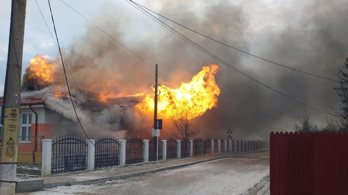 incendiu scoala vaslui
