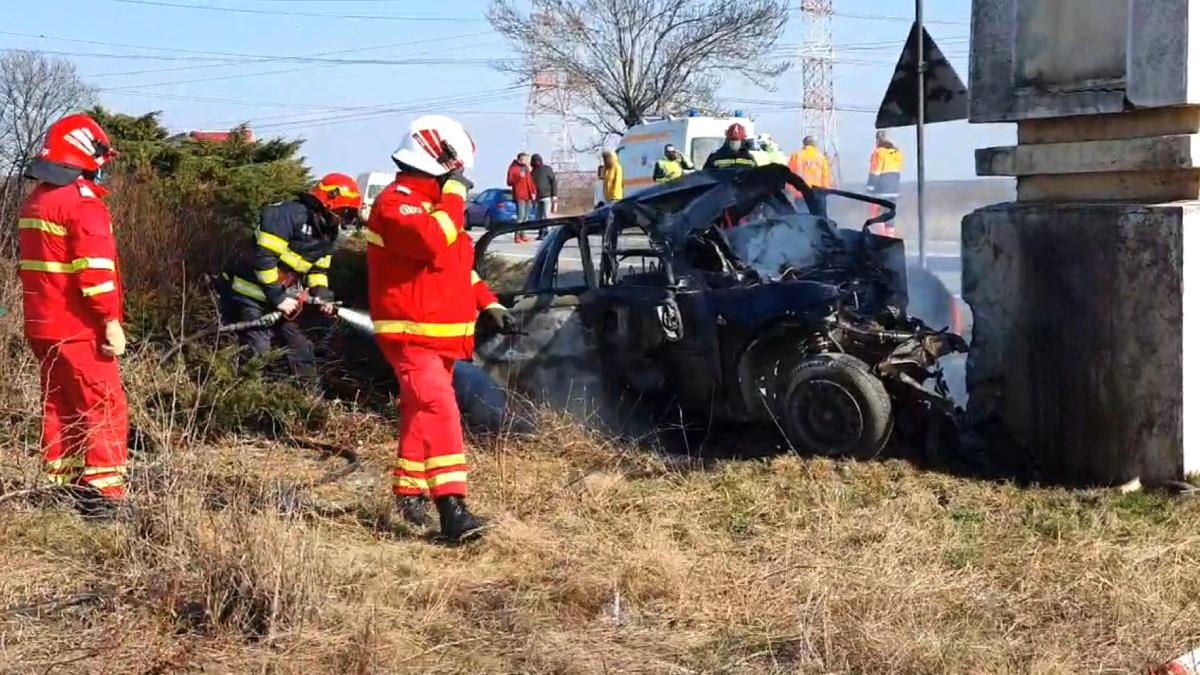 tanar carbonizat masina accident ornament beton slatina