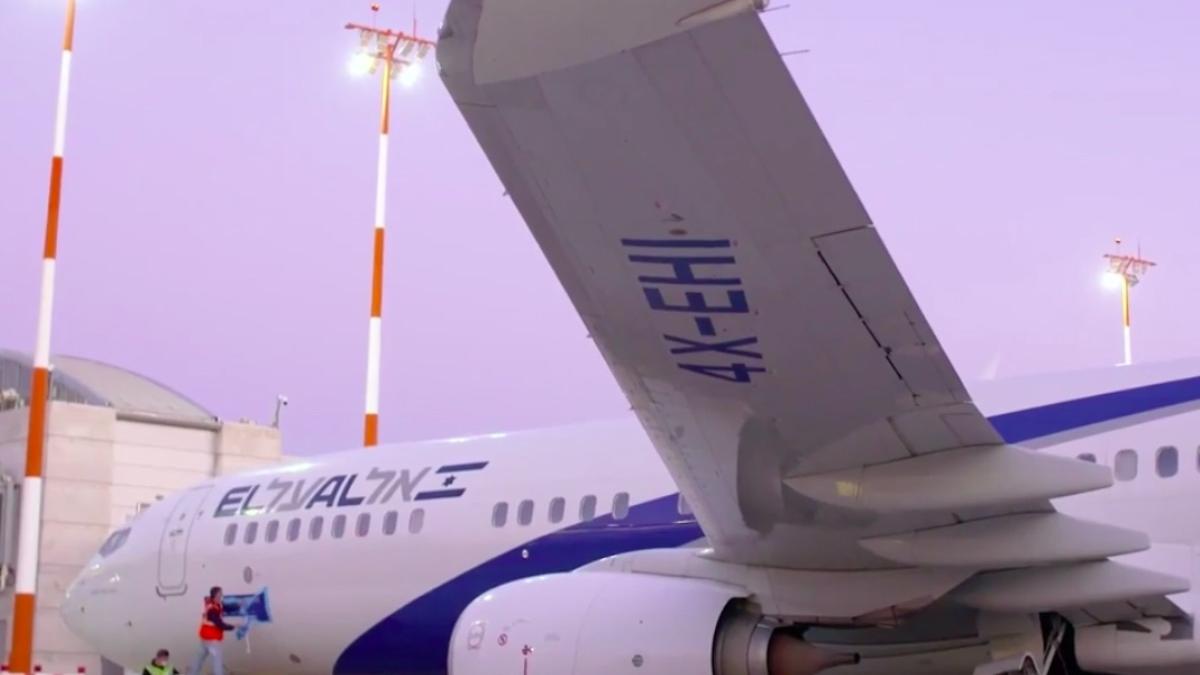 prima companie aeriana din lume vaccinat toti angajatii impotriva covid