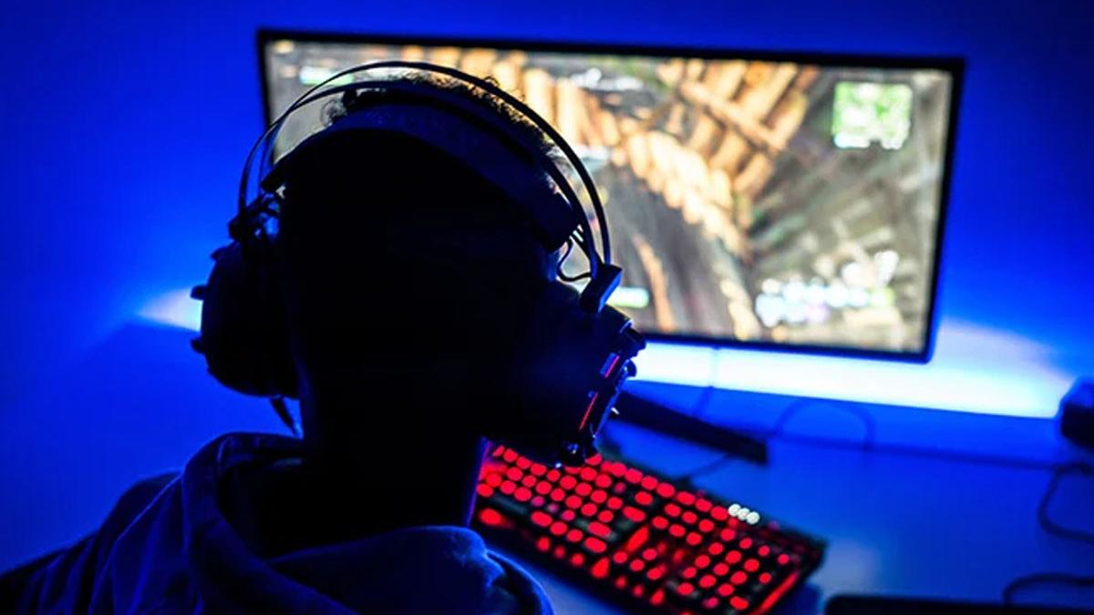 tanar condamnat jocuri online gaming castig bani vaslui