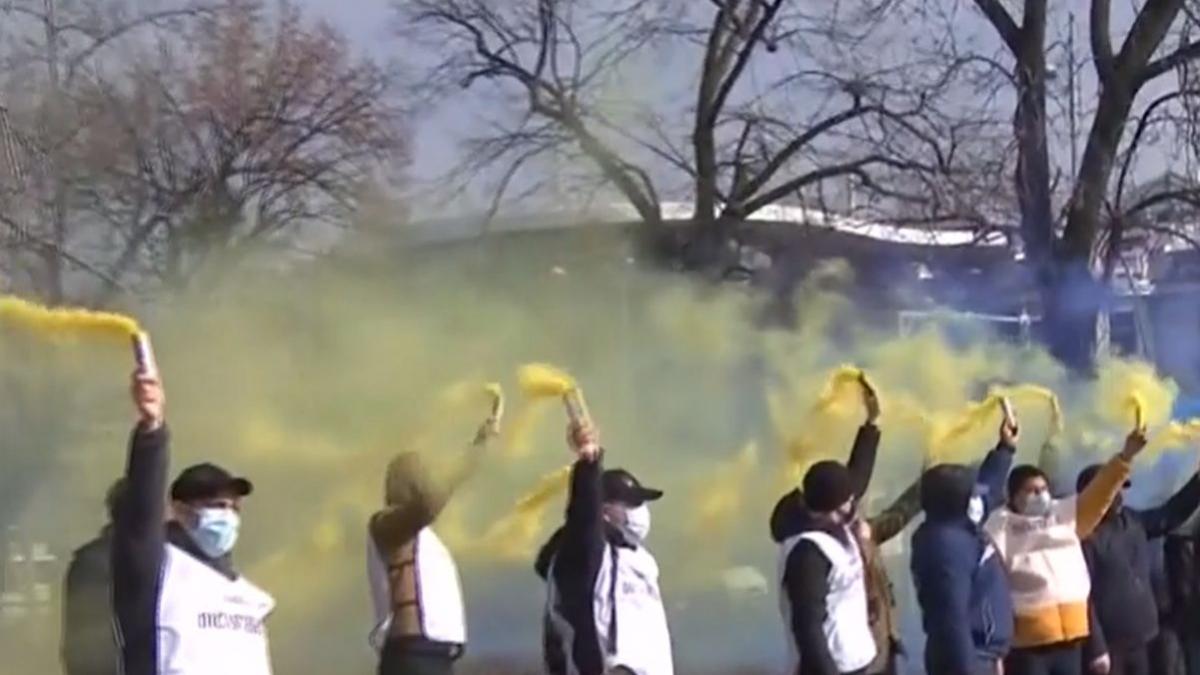 proteste sindicate politisti sanatate administratie lumanari fumigene piata victoriei