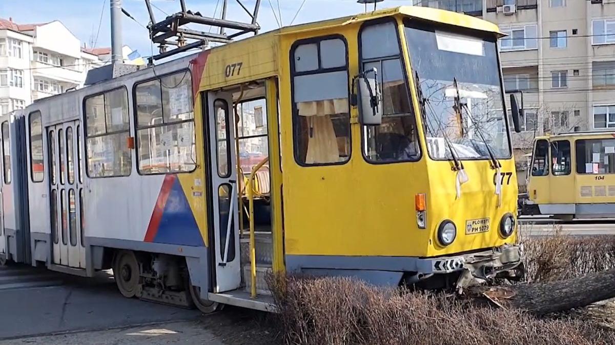 tramvai deraiat ploiesti autoturism