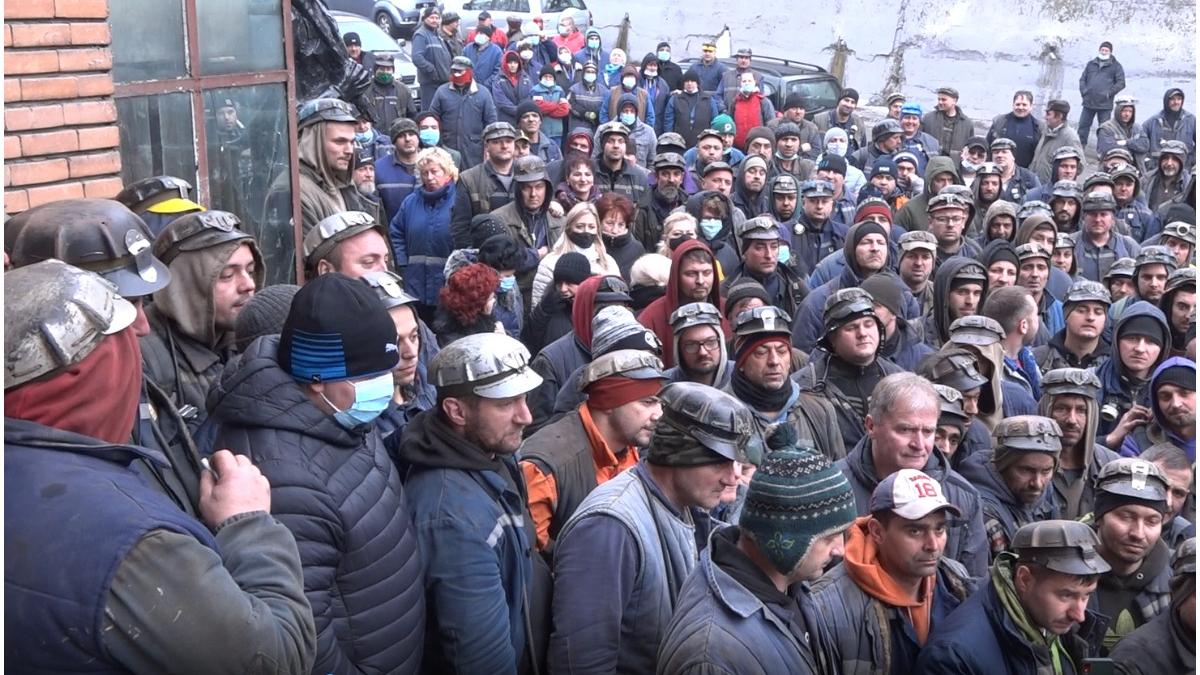 Protestele din Valea Jiului au luat amploare. Mii de mineri își cer drepturile tot mai vehement: "Minerii și Valea și-au pierdut răbdarea!" 