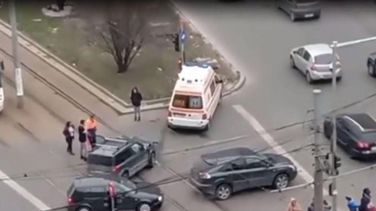 accident capitala doamna ghica intersectie ambulanta