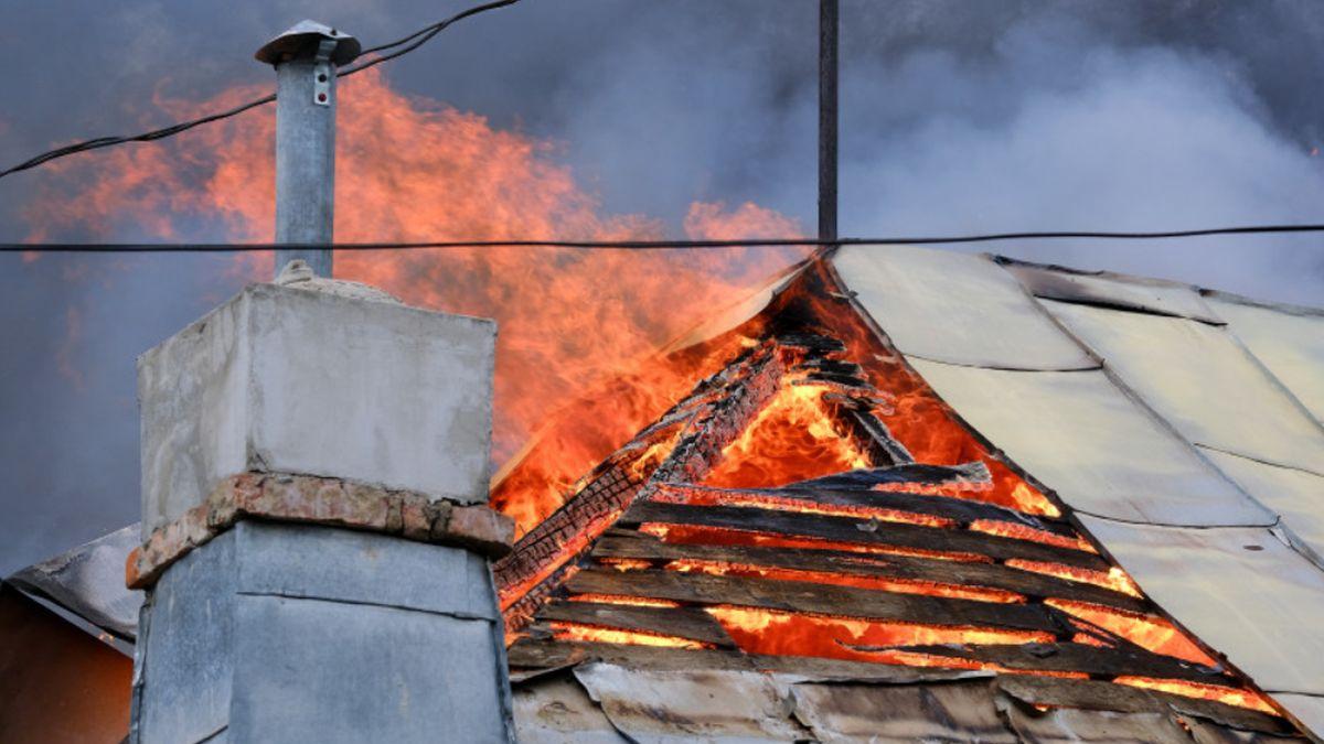 incendiu case suceava flacari