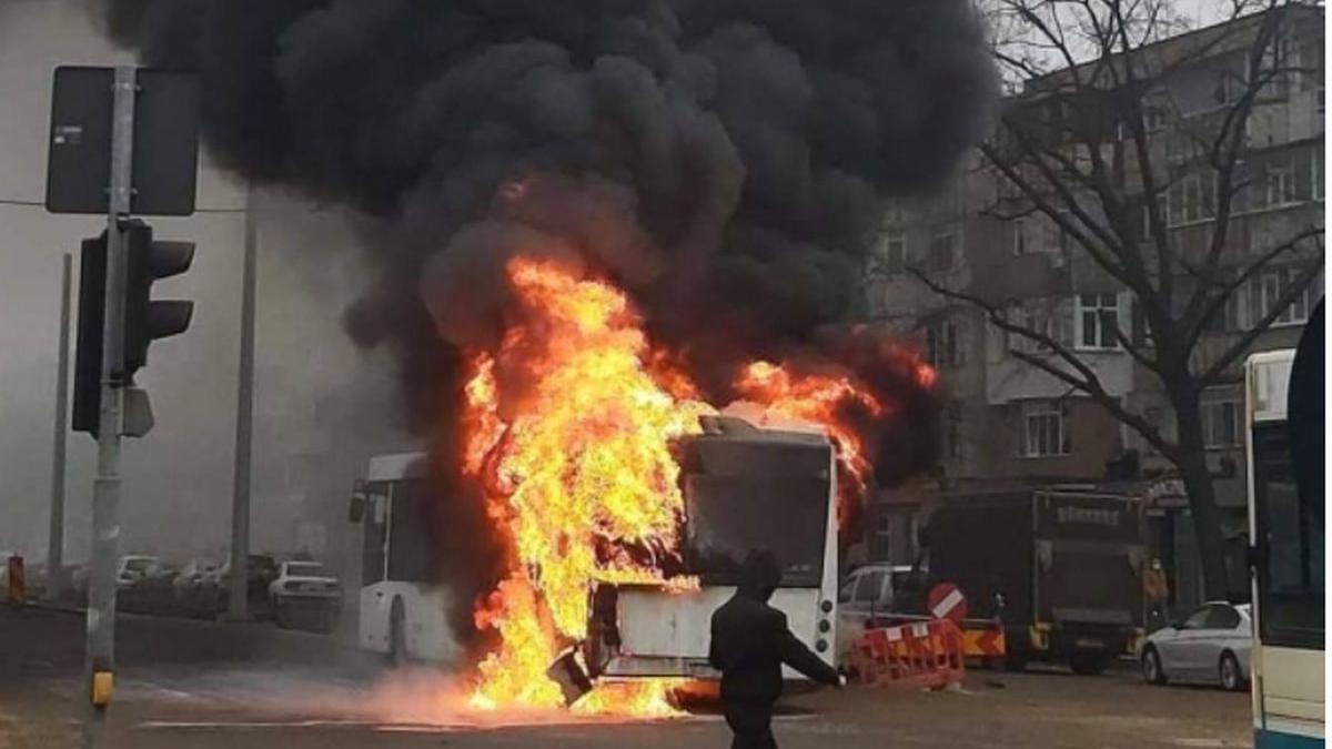 autobuz incendiu galati