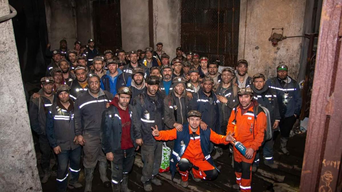 mineri protest subteran lupeni acord salarii suprafata punctul de intalnire mineri protest subteran lupeni acord salarii suprafata punctul de intalnire