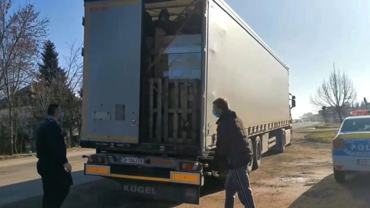 sofer tir oprit timisoara cafea imigranti remorca