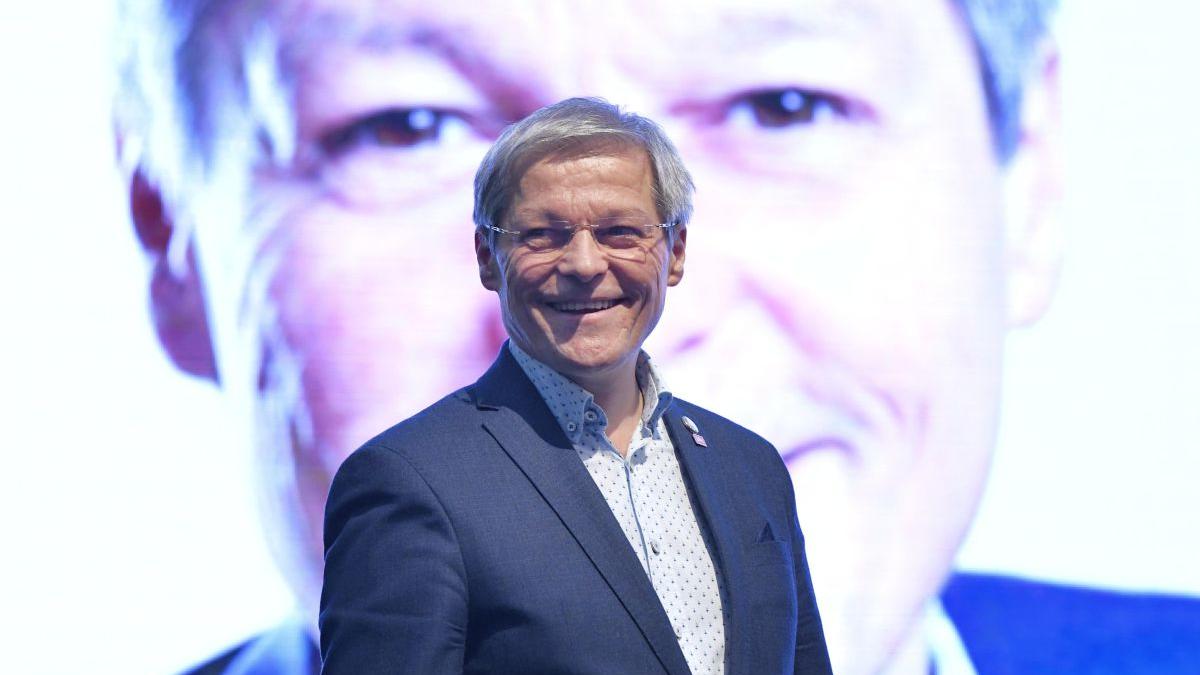 Se ascute lupta pentru şefia USR-PLUS. Surse: Cioloş vrea să preia conducerea noului partid