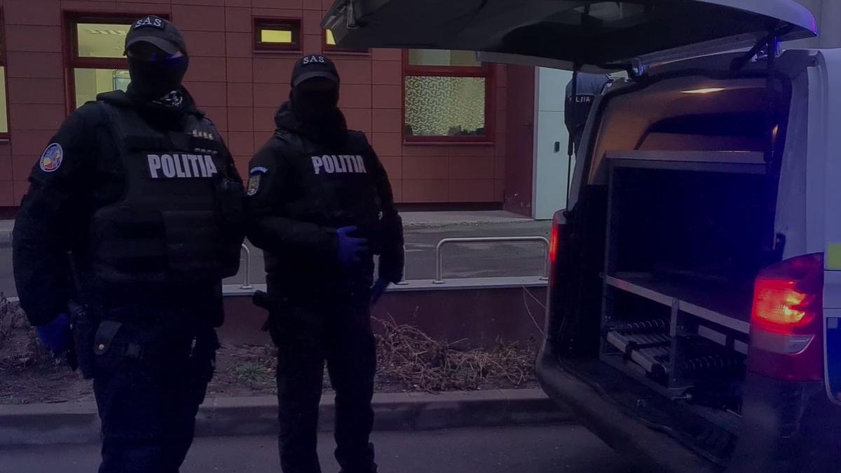 muncitorii sechestrati barbat apartament a murit