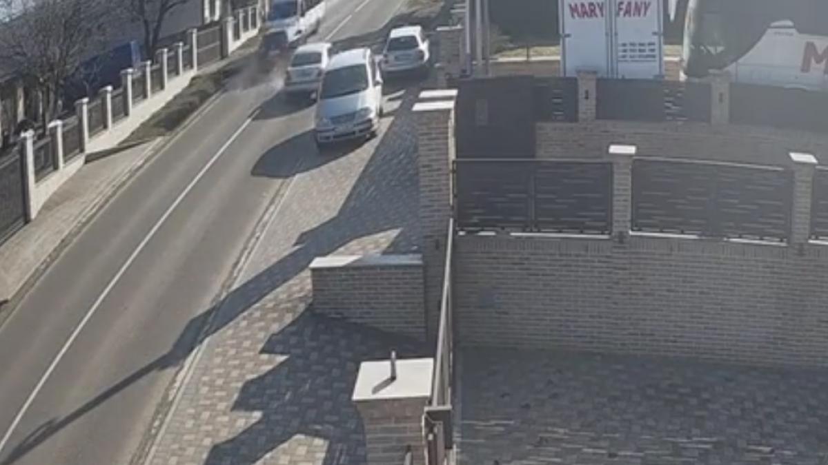 avem imaginile accidentului din suceava in care a fost implicat un microbuz scolar plin de copii