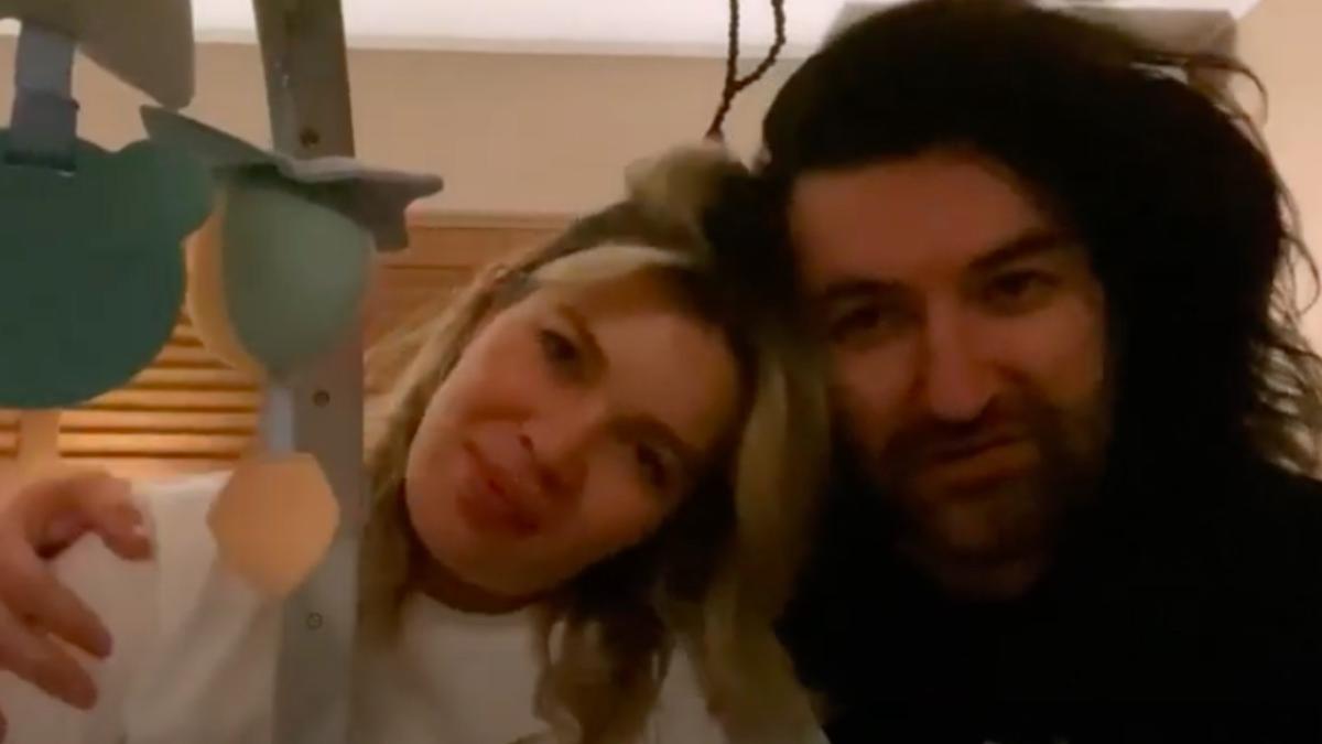 gina pistol a nascut mesaj video smiley