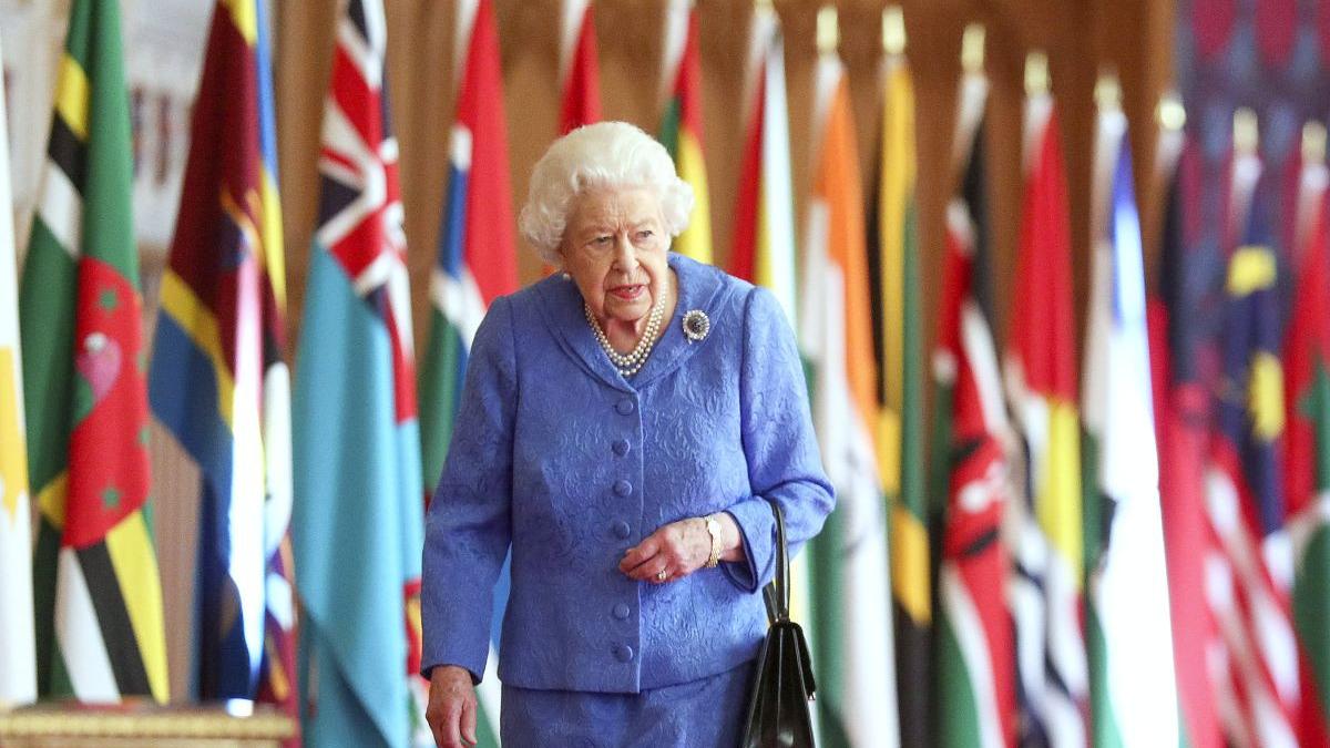 regina elisabeta marea britanie print harry meghan ducesa sussex rasism sinucidere