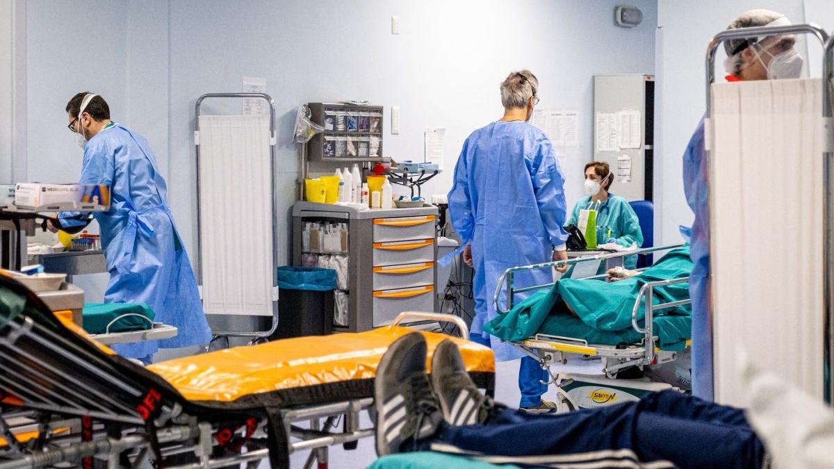 barbat bolnav covid aruncat etaj arad