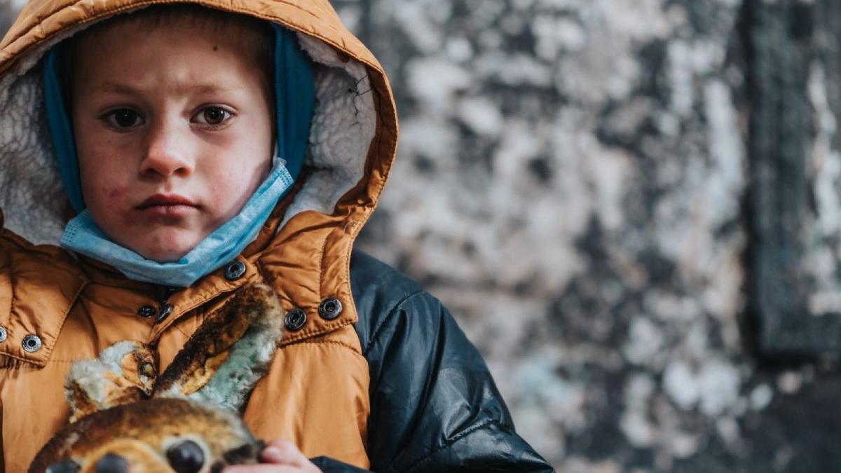 cinci copii flamanzi parinti pe strazi casa a ars doua ori in trei saptamani